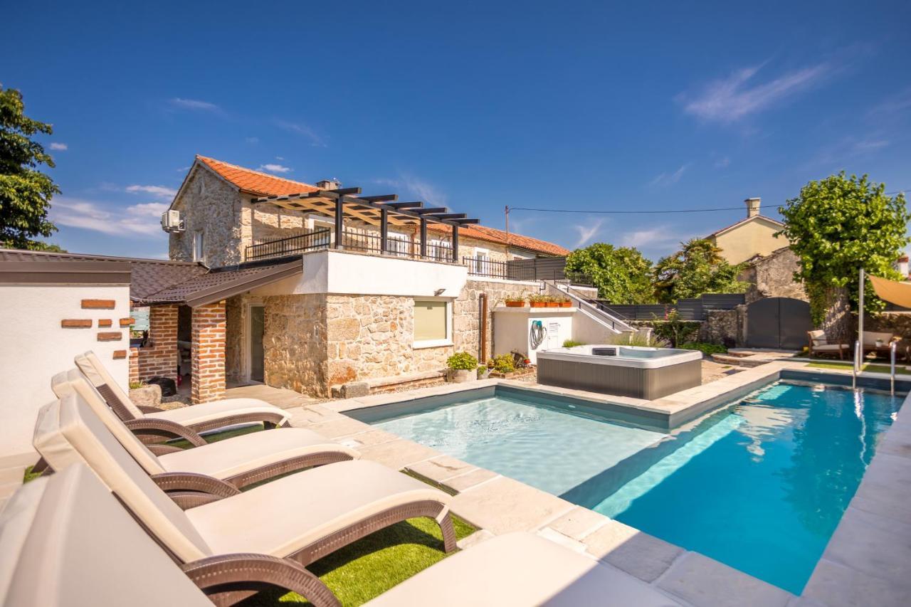 Villa Hrustika - Heated Pool, Jacuzzi & Sauna Gabonjin Exteriör bild